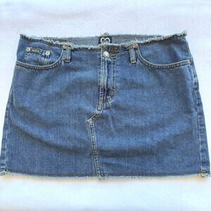 XOXO Denim Mini Skirt Size 7/8 Frayed Hem Y2K Low Rise Classic 5-pocket style